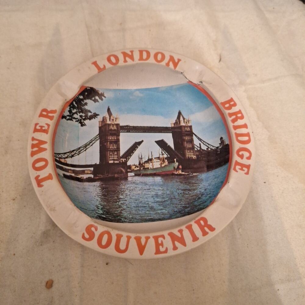 Vintage London Bridge Tower Souvenir Metal Ashtray, Made In Hong Kong